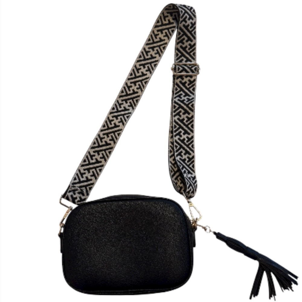Women’s NWOT Black Leather Crossbody Purse with detachable / adjustable strap